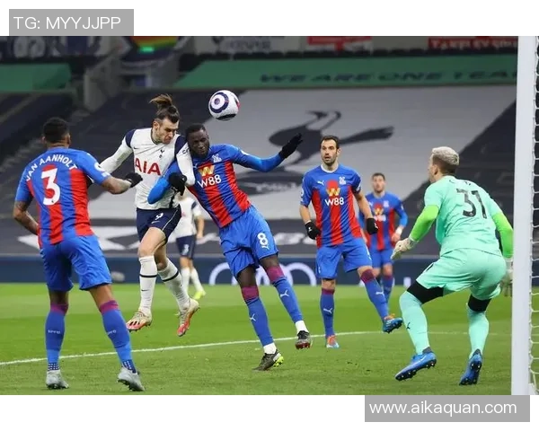 打中后卫的足球明星们如何在赛场上展现防守艺术与领导魅力