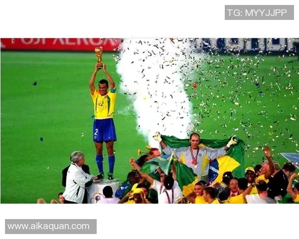 探寻耀眼足球明星背后的故事与成就揭秘