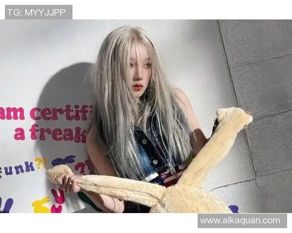 日本足球明星染发新造型曝光网友热议时尚与个性结合 日本足球明星染发新造型曝光网友热议时尚与个性结合