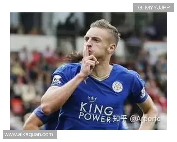 晚成足球明星的故事与成就揭秘，如何在逆境中崛起成为传奇球员